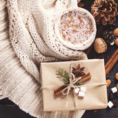 Şekerlemeli sıcak kakao.