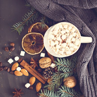 Şekerlemeli sıcak kakao.