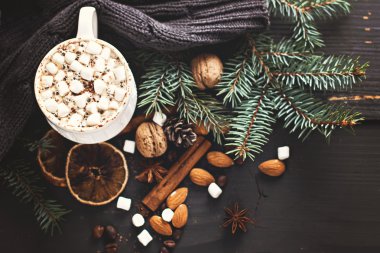 Kakao, kahve ile marshmallow, fındık, hediye