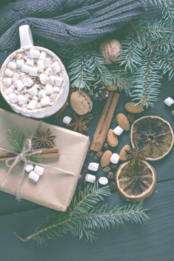 Kakao, kahve ile marshmallow, fındık, hediye