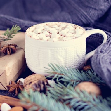 Kakao, kahve ile marshmallow, fındık, hediye