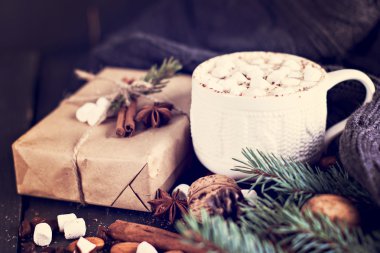 Kakao, kahve ile marshmallow, fındık, hediye