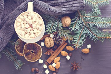 Kakao, kahve ile marshmallow, fındık, hediye