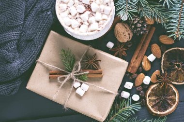 Kakao, kahve ile marshmallow, fındık, hediye