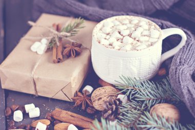 Kakao, kahve ile marshmallow, fındık, hediye