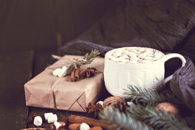 Kakao, kahve ile marshmallow, fındık, hediye