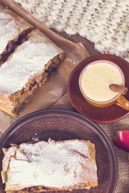 Bir fincan kahve, tarçın