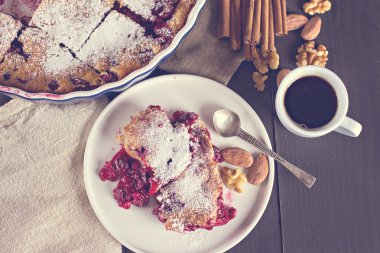 Kirazlı turta ve kahve