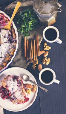 Kirazlı turta ve kahve