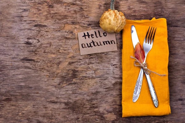 Garfo, faca, guardanapo, talheres. Decorações de Féria.Jantar de Ação de Graças. — Fotografia de Stock