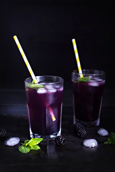 Blackberry Lemonade Iced Blackberry Cocktail Summer Drink Cocktail Dark Background — Stock Photo, Image