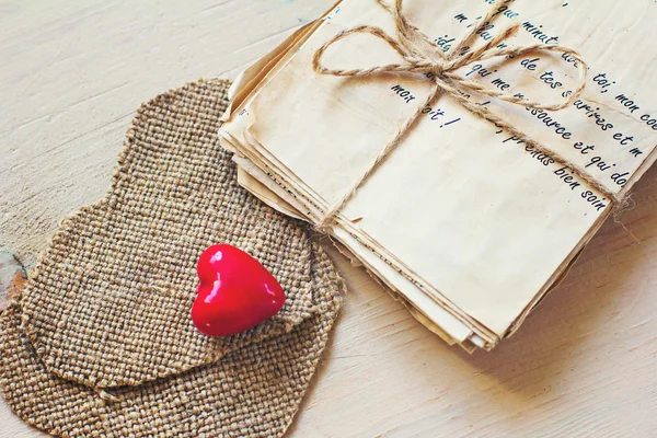 Vintage love letters and hand made heard on old board — Stock Photo, Image