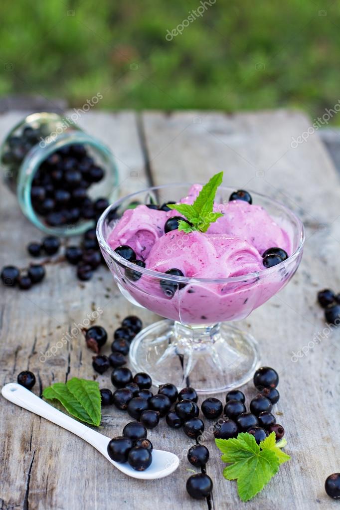 Blackcurrant ice cream on the old table — Stock Photo © JuliaLototskaya