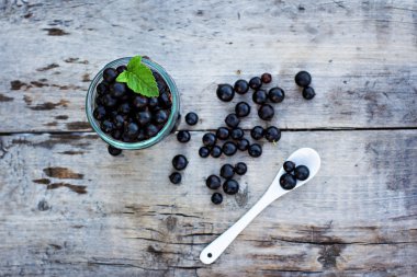 Siyah frenk üzümü