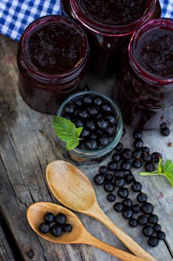 Eski tabloyu üzerinde Siyah frenk üzümü reçeli