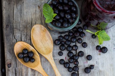 Eski tabloyu üzerinde Siyah frenk üzümü reçeli