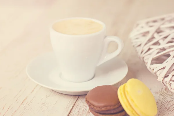 A cup of coffee "espresso" and  macaroon. toned photo — Stock Photo, Image