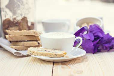 Bisküvi ve kahve ile kurutulmuş cranberries