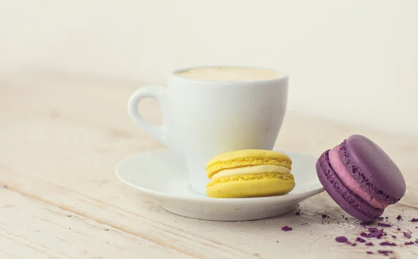 Une tasse de café "espresso" et macaron. photo tonique — Photo