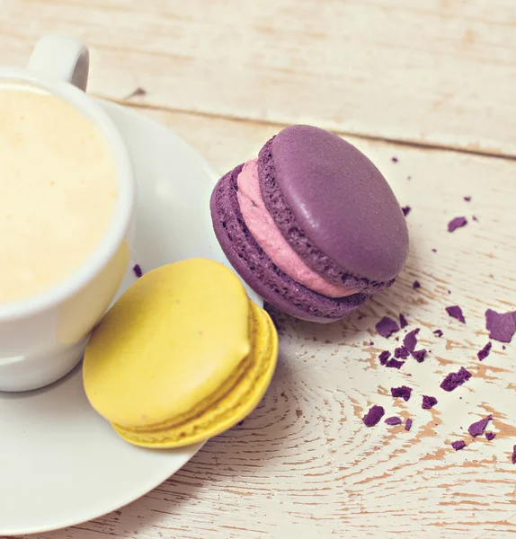 Macaroon and  a cup of coffee "espresso". — Stock Photo, Image