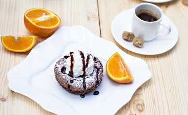 Çikolatalı kek fondan