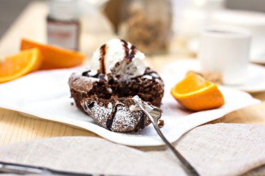 Sıcak tatlı çikolata kek fondan