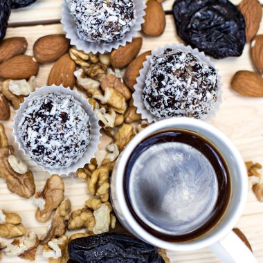 Hindistan cevizi tozu ile ev yapımı şeker