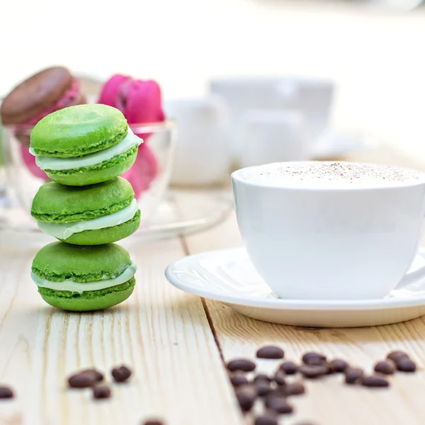 Färgglada traditionella franska Makarons — Stockfoto