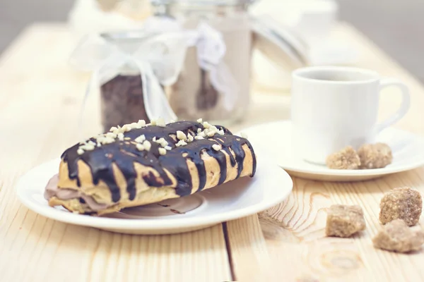 Gâteau au chocolat (éclair ) — Photo