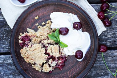 Ev yapımı kiraz kek