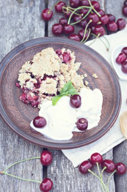 Ev yapımı kiraz kek