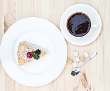 Napolyon kek çilek ile