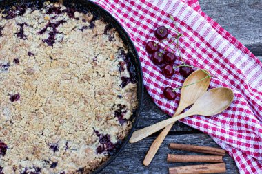 Ev yapımı kiraz kek