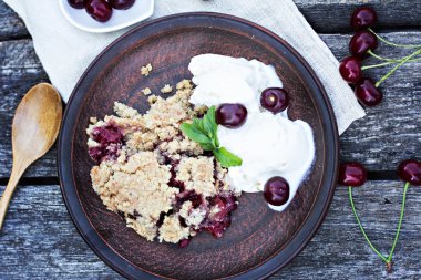 Ev yapımı kiraz kek