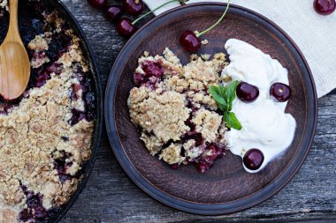 Ev yapımı kiraz kek