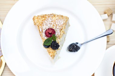 Napolyon kek çilek ile