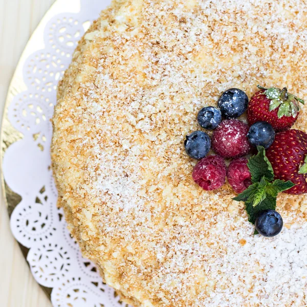 Napoleon cake with berries — Stock Photo, Image