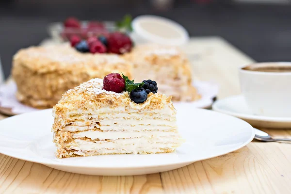 Napoleon cake with berries — Stock Photo, Image