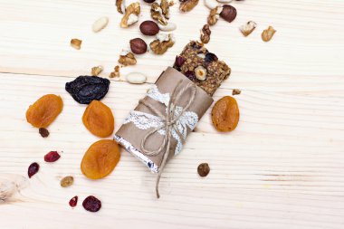 Ev yapımı rustik granola barlar