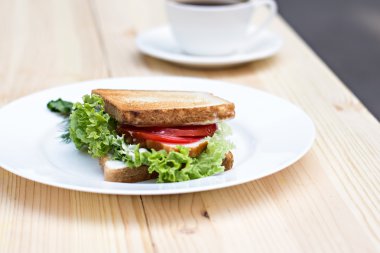 Sağlıklı Jambonlu sandviç peynir ile