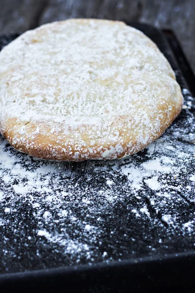 Chiabatta italienska bröd på bordet — Stockfoto