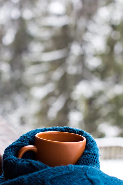 Una taza con una bebida caliente — Foto de Stock