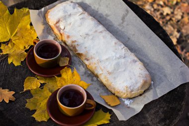 Elma, kabak, kayısı, limon ile Strudel.