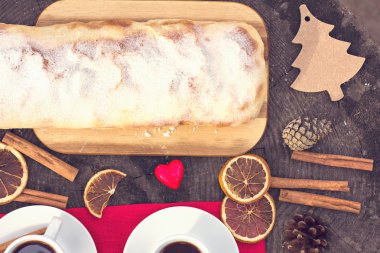 Strudel muhallebi ve turuncu ile