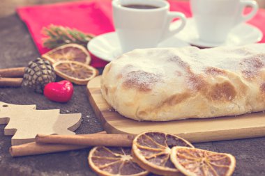 Strudel muhallebi ve turuncu ile