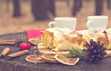 Strudel muhallebi ve turuncu ile