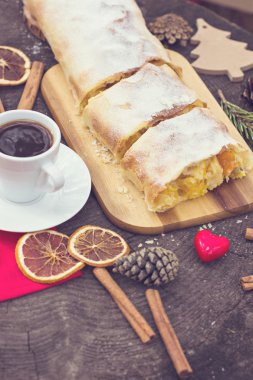 Strudel muhallebi ve turuncu ile