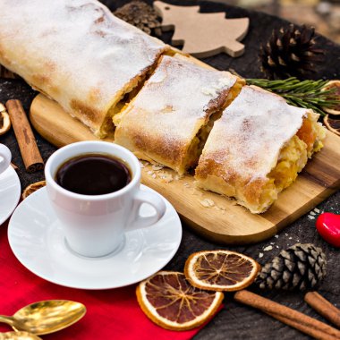Strudel muhallebi ve turuncu ile