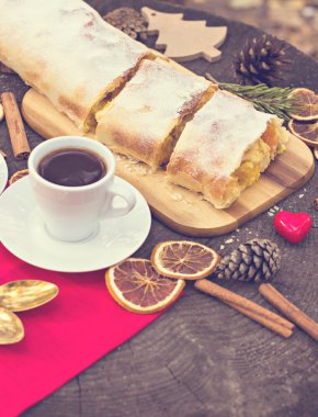 Strudel muhallebi ve turuncu ile