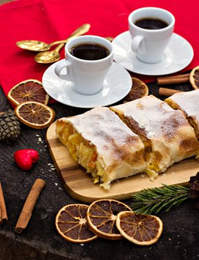 Strudel muhallebi ve turuncu ile